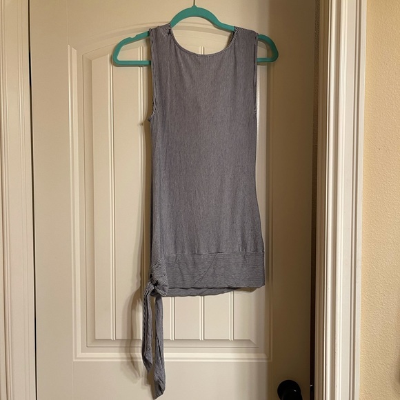 Ann Taylor- navy & white striped, sleeveless, cowl neck, tie side blouse! - Picture 2 of 5